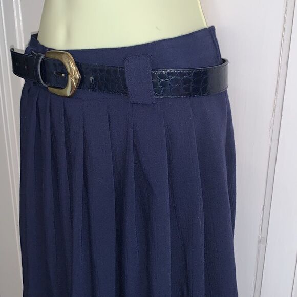 Vtg Briggs Petite navy blue full skirt with belt - Picture 2 of 9